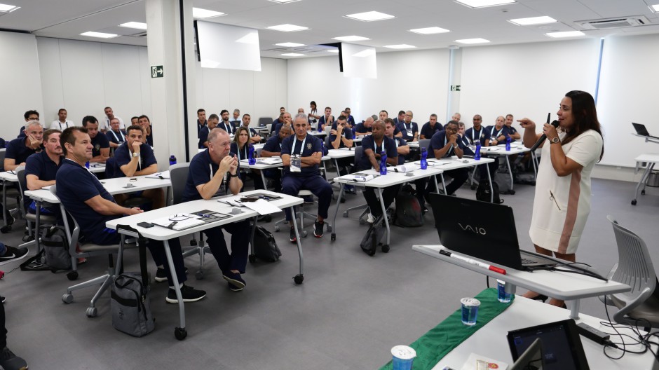 FIFA busca treinadores licenciados pela CBF para programa inédito